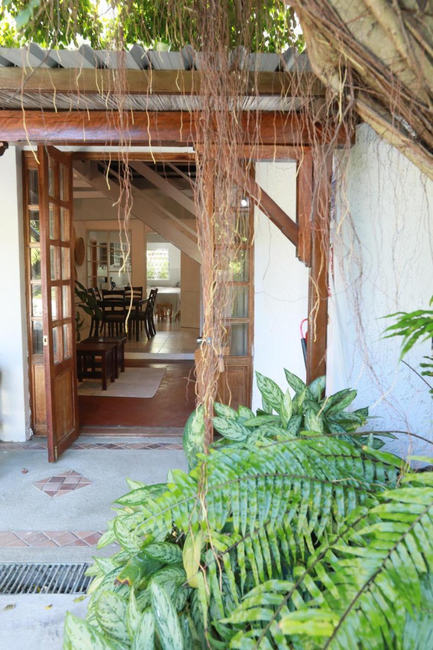Chantauvent Guest House Blue Bay Exterior foto